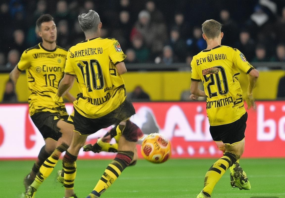 多特蒙德VS弗莱堡：精彩对决回顾与分析(图2)